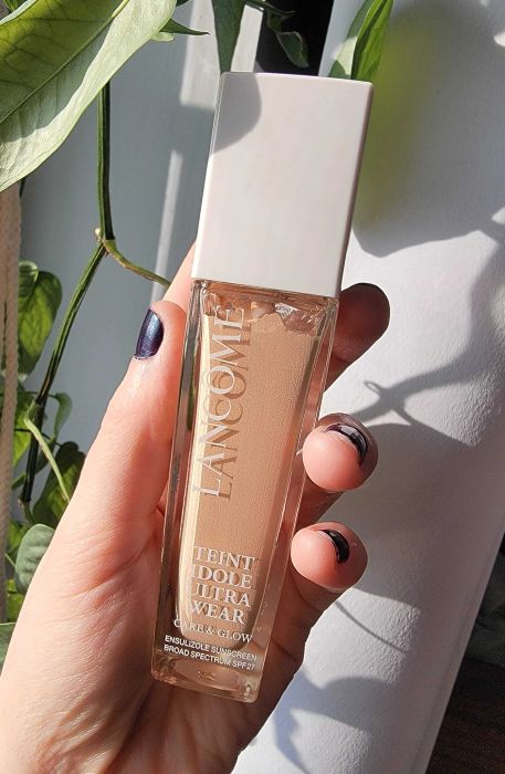 Mytour editor holding a bottle of foundation