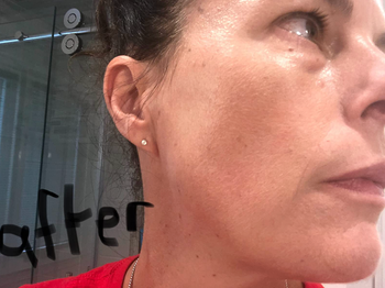 The same reviewer applying the primer, now with visibly smoother skin and less noticeable fine lines.