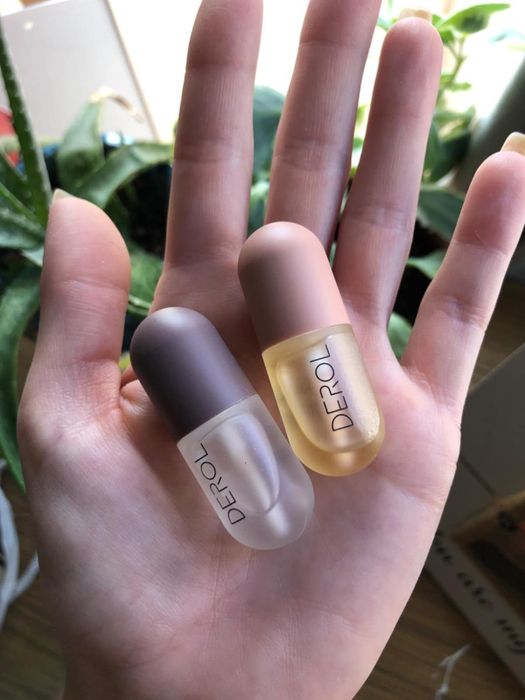 Reviewer holding a set of lip plumpers