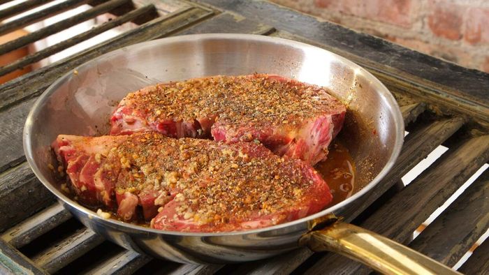 How to Check if Your Stainless Steel Pan Is Hot Enough Without a Thermometer