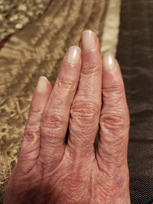 Another reviewer sporting the quartz shade, which gives off a delicate pearly glow
