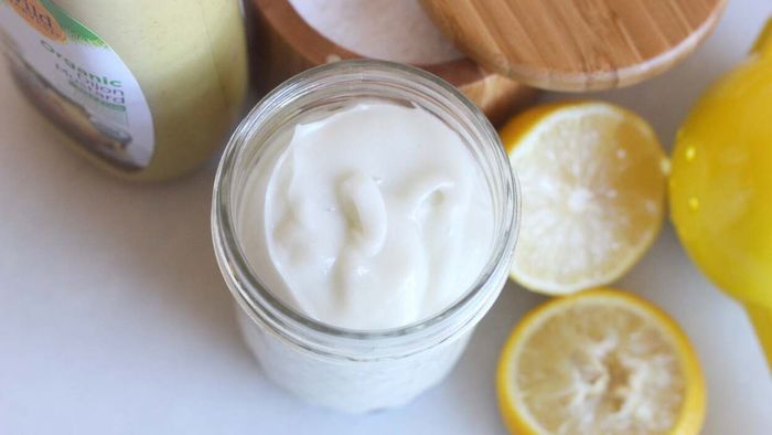 How to Make Mayonnaise Without Using an Electric Mixer