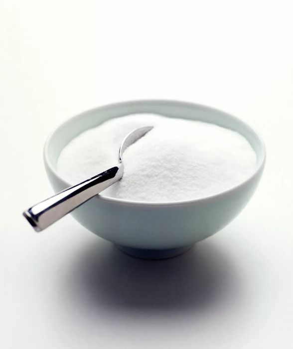 White sugar in bowl