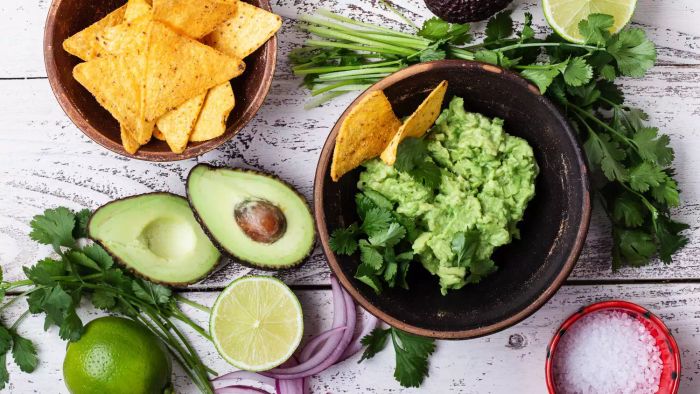 how to make guacamole: guacamole ingredients