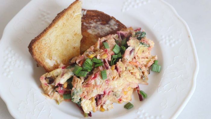 Repurpose Your Leftover Salad into Scrambled Eggs