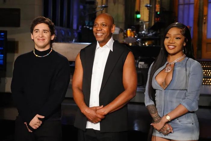 Marcello Hernandez, Dave Chappelle, and GloRilla appear on the iconic SNL stage.