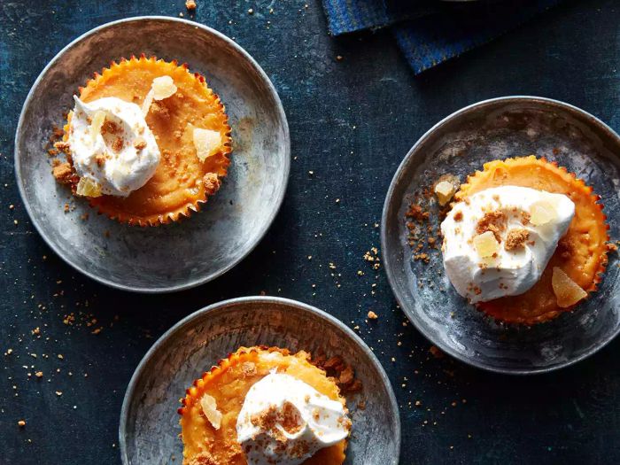 Ginger-Pumpkin Mini Pies with a Speculoos Crust - A Perfect Treat