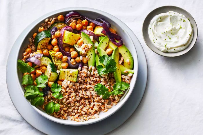 summer-squash-farro-bowl-RS0620DIN006-Mytour