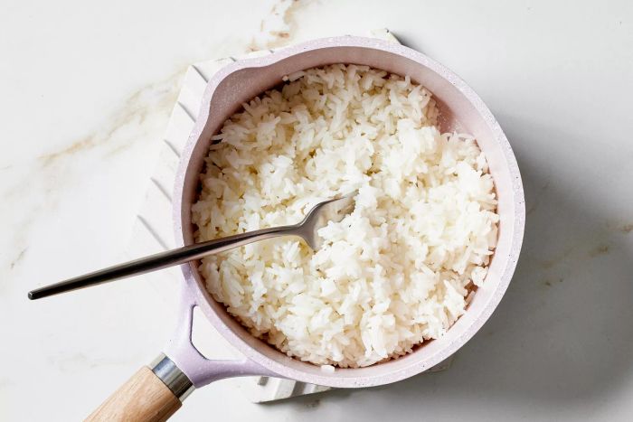 A serving of freshly prepared jasmine rice in a bowl.