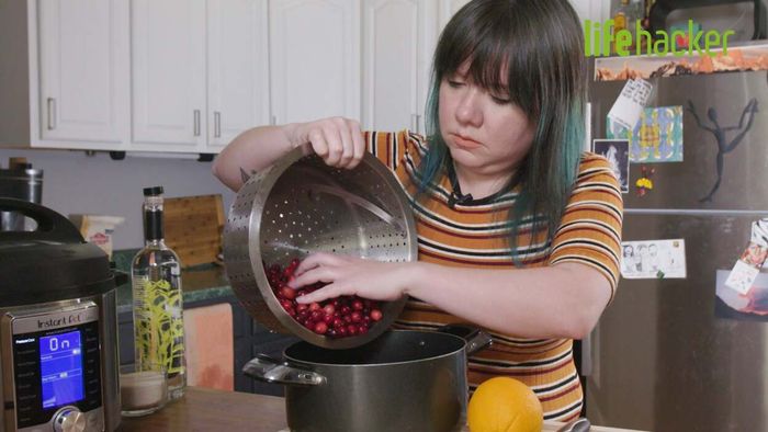 How to Prepare Perfect Gravy—and Spiked Cranberry Sauce
