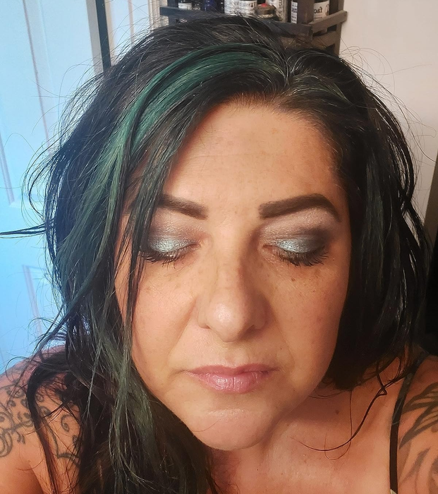 Another reviewer wearing the evergreen shimmer eyeshadow across their eyelids
