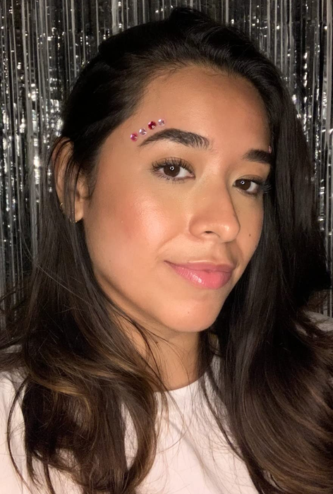 Image of a reviewer wearing the deep lotion shade