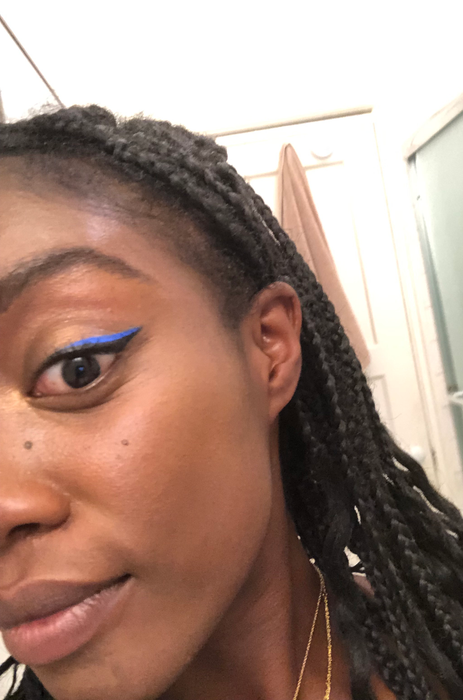 Amanda rocking a bold blue liner above black eyeliner