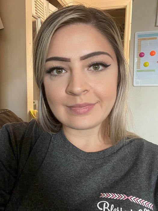 Another reviewer using the putty primer beneath a full face of makeup