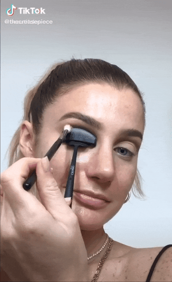 A GIF showing a model expertly using the Crease Piece to create a flawless eyeshadow look.