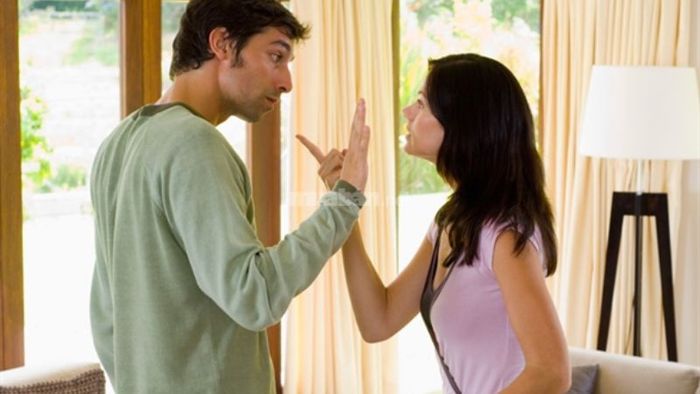 Khi ngôi nhà không phù hợp với hướng của cả hai vợ chồng, sẽ có những tác động tiêu cực đến tình cảm và tài lộc của gia đình.