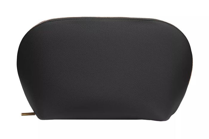 Cuyana's Voyager Travel Case is a stylish and functional accessory for anyone on the go.