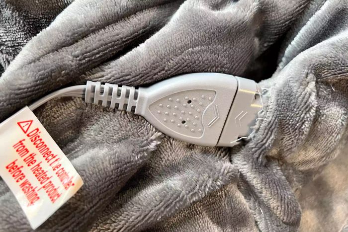 A close-up of the plug for the Westinghouse Flannel Electric Blanket