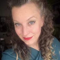 Tara Cox, the Managing Editor of Mytour Magazine, plays a pivotal role in the publication. Prior to joining the team in September 2022, she served as the Executive Managing Editor for Dotdash Meredith’s titles Drew and Jonathan Reveal and Rachael Ray In Season.