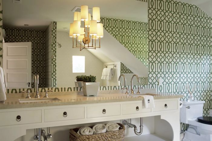 bathroom featuring wallpaper