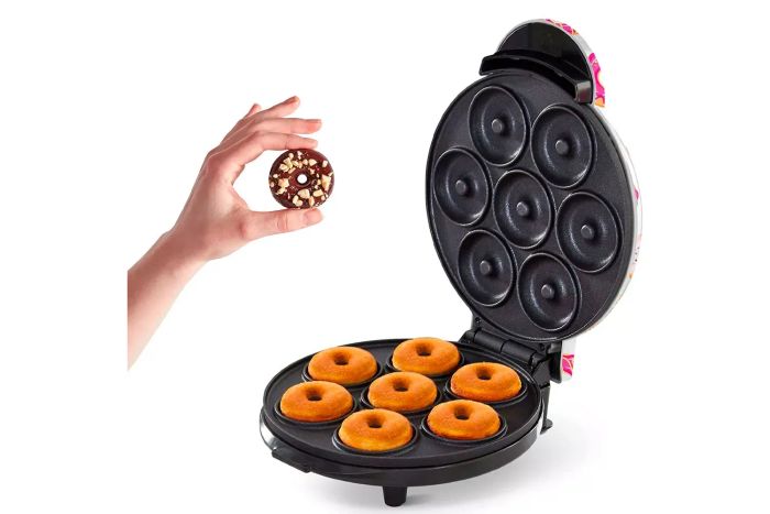 Dash Mini Donut Maker Machine for Easy, Kid-Friendly Breakfasts, Snacks, Desserts & More with Non-Stick Surface, Makes 7 Doughnuts, Donut Design