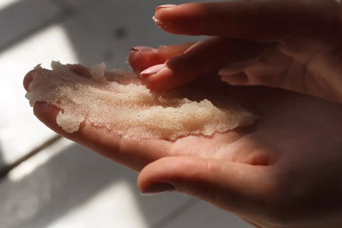 how-to-use-sugar-scrub-Mytour-GettyImages-1296734657
