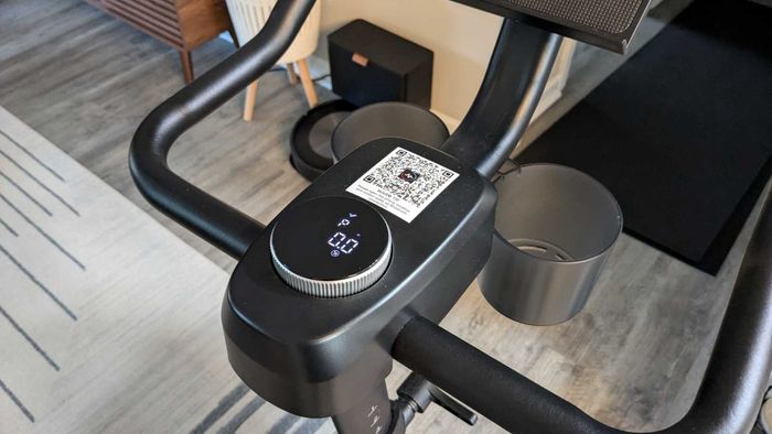LCD screen and two cup holders are included.