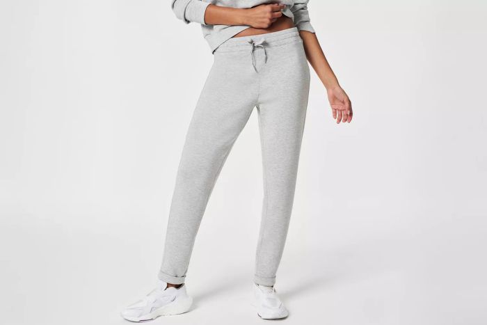 The AirEssentials Tapered Pant combines elegance and comfort, offering a sleek look with a relaxed feel, perfect for travel days when comfort is key.
