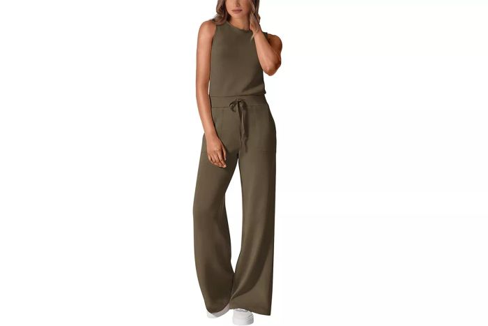 PRETTYGARDEN Women's Summer Casual Jumpsuit is a versatile one-piece ensemble designed for warm weather, offering both ease and a fashionable look.