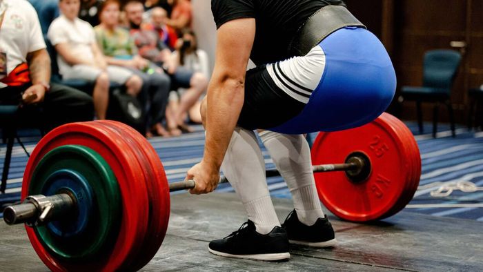 powerlifter getting ready for a deadlift