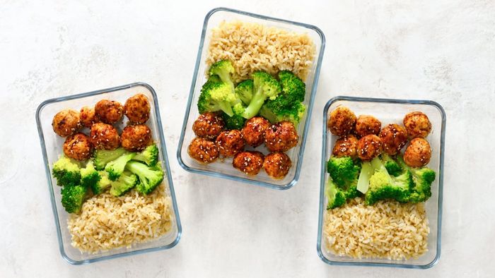 Storing leftovers, including rice, in containers