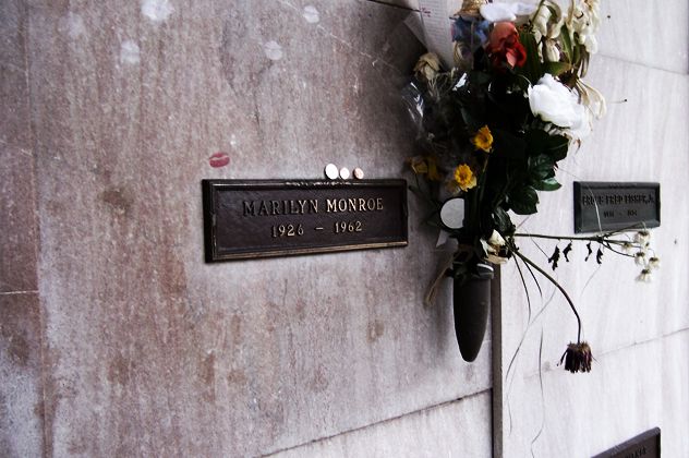 3 - Grave
