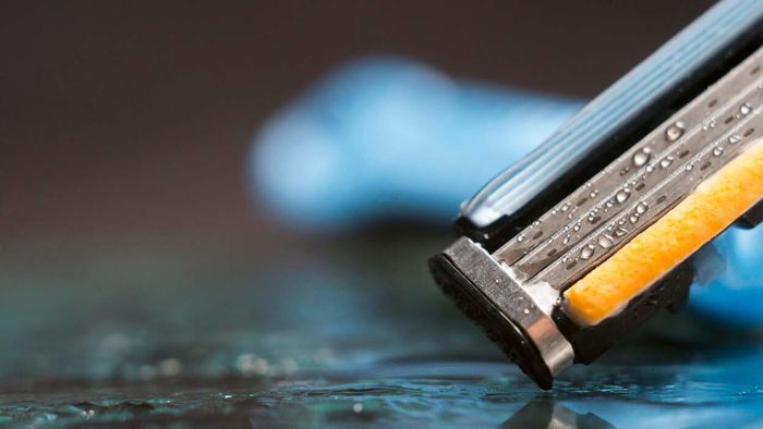 Recognizing the Difference Between Razor Burn and Razor Bumps (and How to Prevent Them)