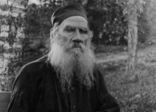 Leo_Tolstoy_seated