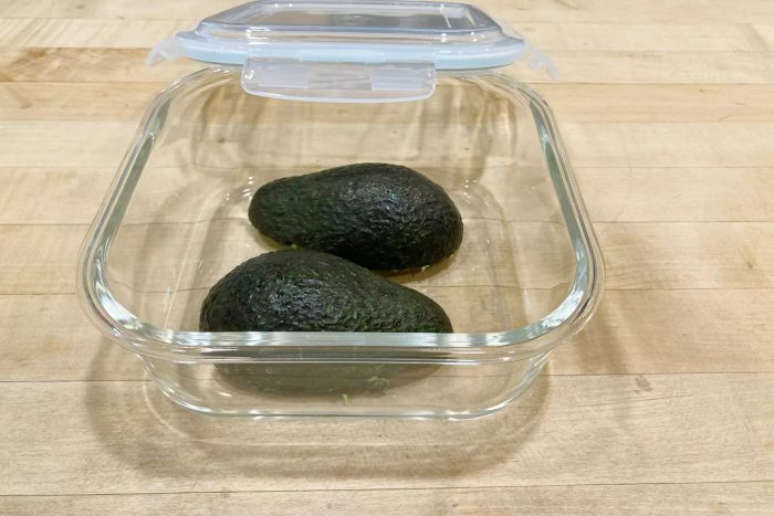 Razab Extra Large Glass Food Storage Containers with Airtight Lids arranged on a table.