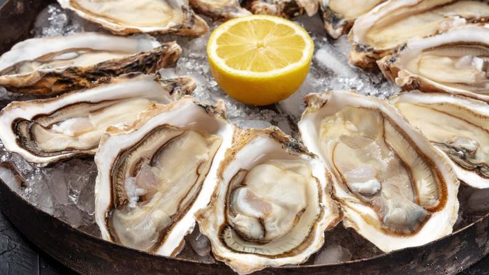 A platter of fresh oysters