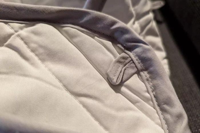 A detailed view of a hook attached to the Aricove Cooling Weighted Blanket