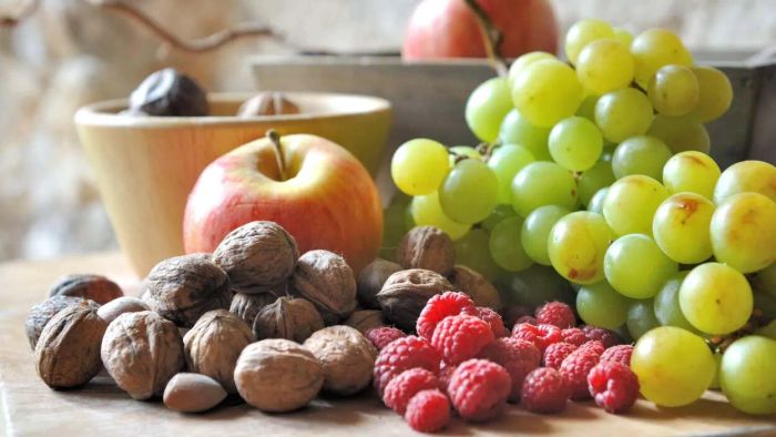 Top Cheap and Simple No-Cook Foods Recommended by Reddit Users