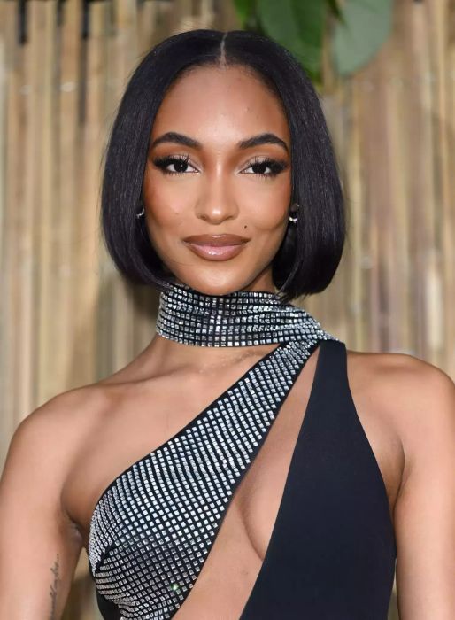 Jourdan Dunn flaunting a chic rounded bob