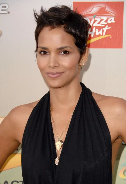 short-hairstyles-for-women-The Basic Pixie