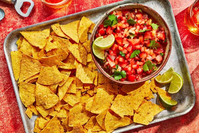 Easy DIY Salsa Recipe, tomato salsa with chips