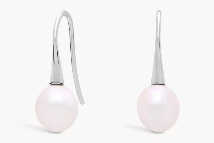 Freshwater Cultured Pearl Drop Earrings in Sterling Silver (8mm)