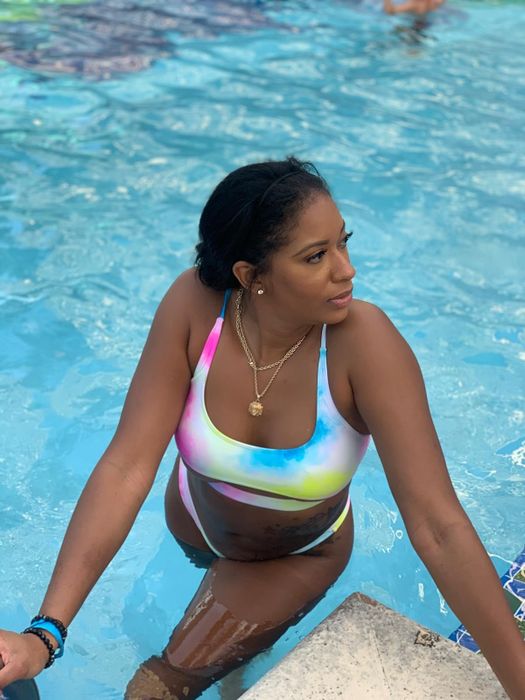 A reviewer's makeup staying intact in the pool, thanks to the primer used underneath