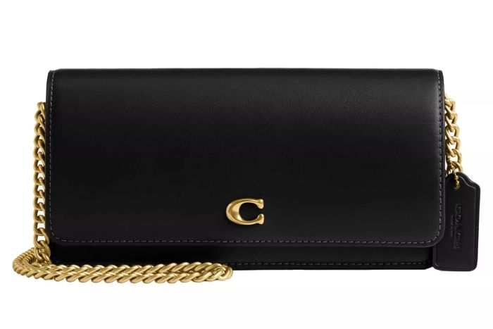 The Amazon Coach Evie Long Wallet is a perfect balance of style and practicality. Designed to keep all your essentials organized, it’s a versatile piece for everyday use or special events.