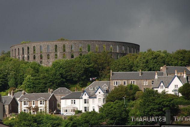 4_McCaig's_Tower,_from_the_ferry