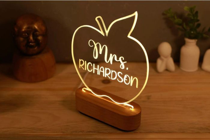 MiniDecorShop Teacher Sign for Desk