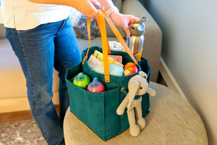 A person holding the CapaBunga Market Tote.