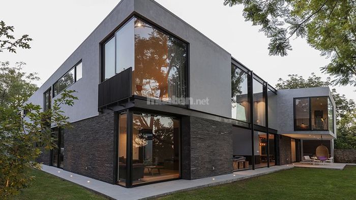 Mẫu nhà tiền chế 2 tầng 88m2 với thiết kế hiện đại và đơn giản, mang lại không gian sống thoải mái và đầy đủ tiện nghi.