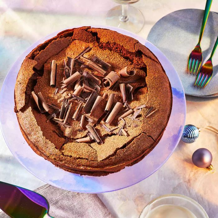 Flourless Spiced Hot Chocolate Cake offers a decadent, gluten-free alternative to traditional chocolate cakes, combining the richness of hot chocolate with a touch of warming spices. It’s a must-try dessert for chocolate lovers!