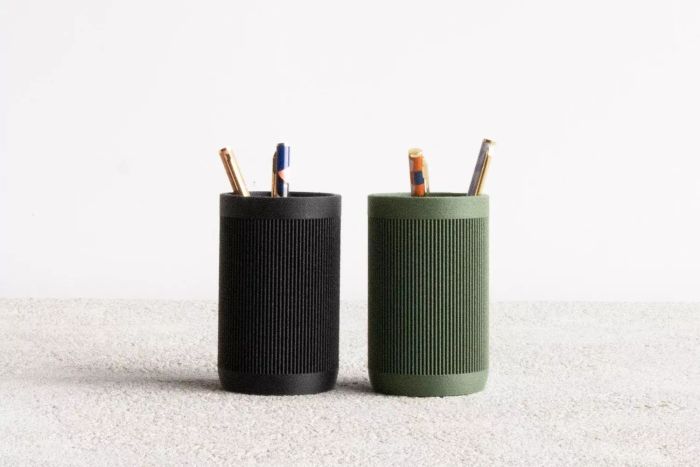 Minimum Design Pen Holder